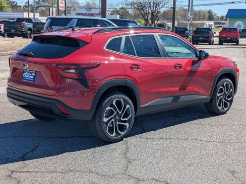 New 2026 Chevrolet Trax RS w/ Sunroof Package FWD image 4