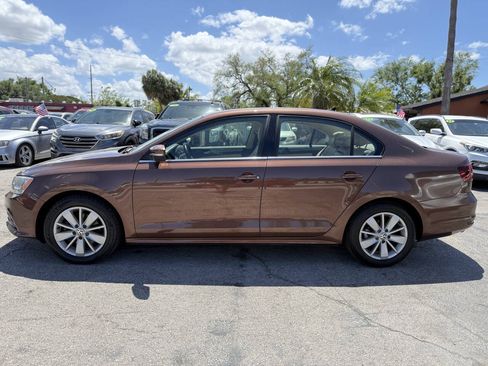 Used 2016 Volkswagen Jetta SE FWD image 4