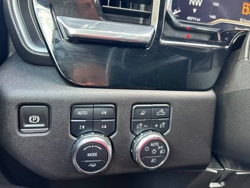 Used 2025 GMC Sierra 2500 SLT w/ SLT Convenience Package AWD/4WD image 26