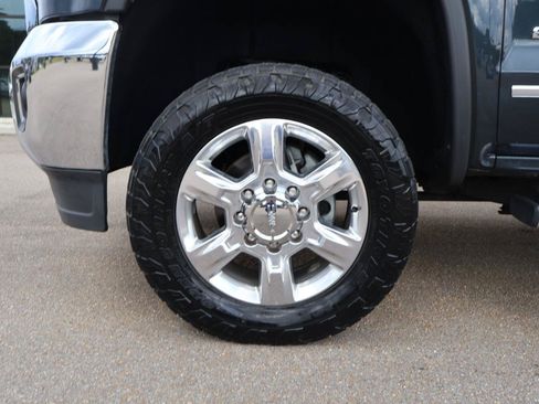 Used 2019 GMC Sierra 2500 SLT w/ Duramax Plus Package AWD/4WD image 15