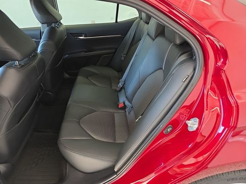 Used 2021 Toyota Camry XLE image 17