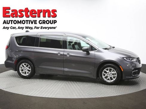 Used 2023 Chrysler Pacifica Touring-L image 49