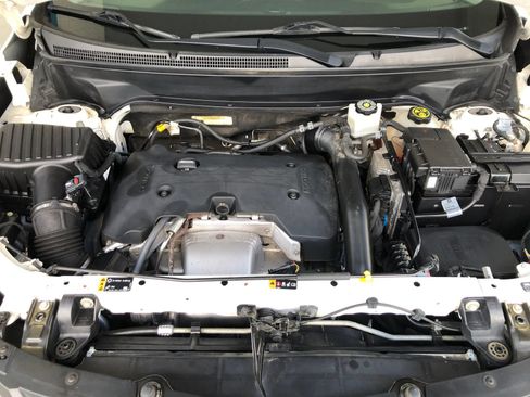 Used 2019 Chevrolet Equinox LT FWD image 3