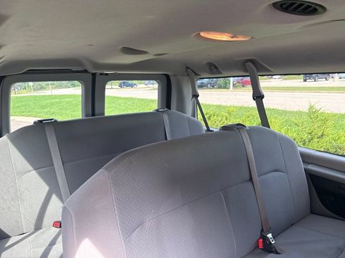 Used 2010 Ford E-350 and Econoline 350 XLT RWD image 8