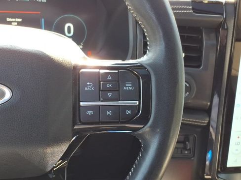 Used 2022 Ford F150 Lightning Platinum AWD/4WD image 19