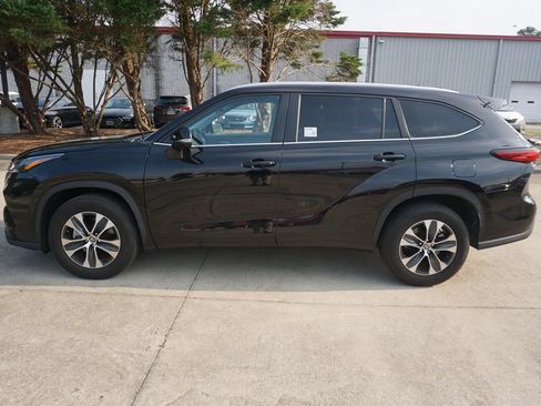 Used 2023 Toyota Highlander XLE FWD image 23