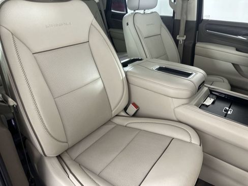 Used 2021 GMC Yukon Denali w/ Denali Premium Package AWD/4WD image 31