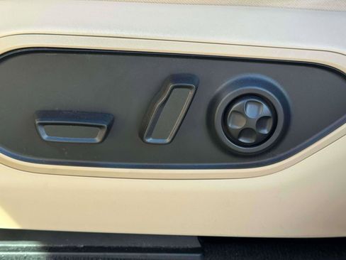 Used 2023 Jeep Grand Cherokee Limited image 16