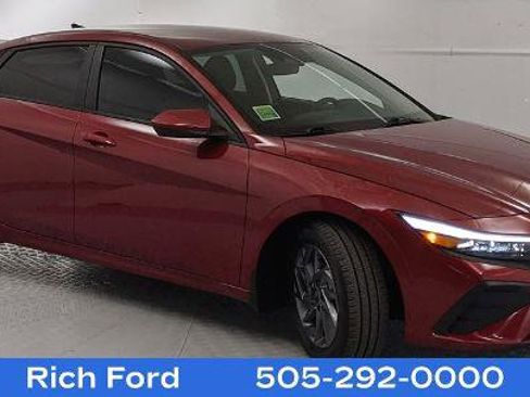 Used 2024 Hyundai Elantra SEL image 1