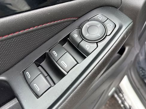 Used 2023 Chevrolet Traverse RS image 13