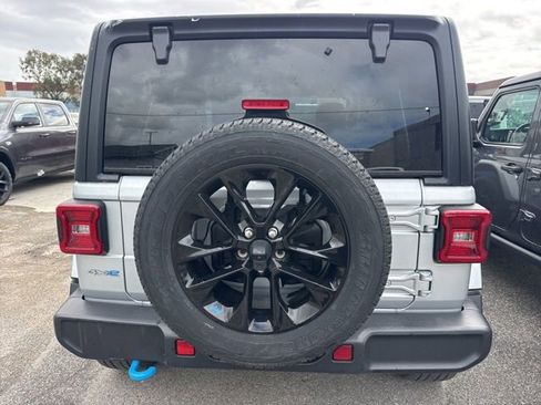 Used 2023 Jeep Wrangler Unlimited Sahara w/ Cold Weather Group AWD/4WD image 5