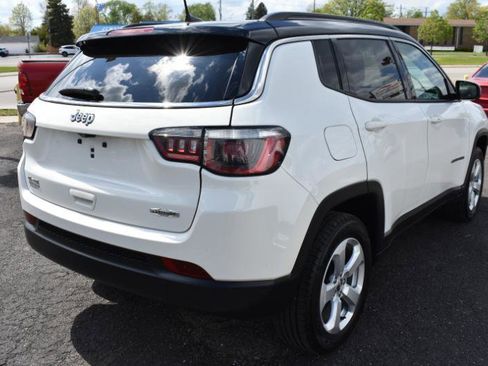 Used 2018 Jeep Compass Latitude w/ Popular Equipment Group AWD/4WD image 4