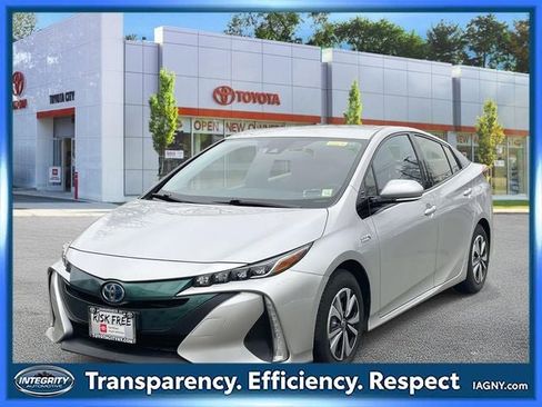 Certified 2017 Toyota Prius Prime Plus image 4