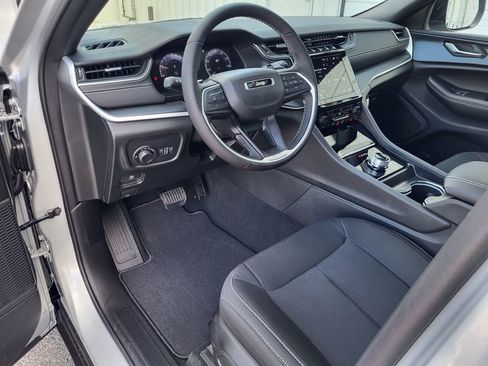 New 2025 Jeep Grand Cherokee Laredo w/ Luxury Tech Group I AWD/4WD image 13
