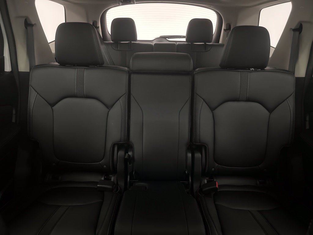 Used 2025 Honda Pilot Touring image 15