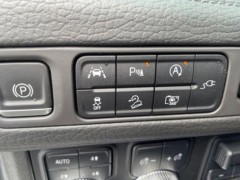 Used 2022 GMC Yukon Denali AWD/4WD image 22