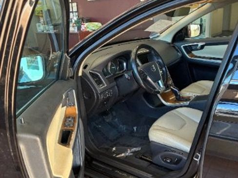 Used 2016 Volvo XC60 T5 Premier w/ Proximity Package image 15