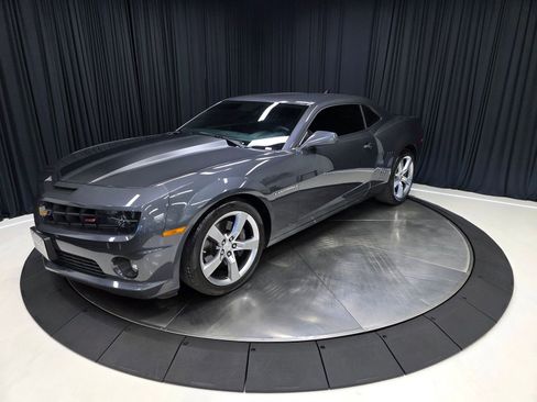 Used 2010 Chevrolet Camaro SS w/ RS Package RWD image 9
