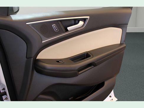 Used 2021 Ford Edge SEL image 31