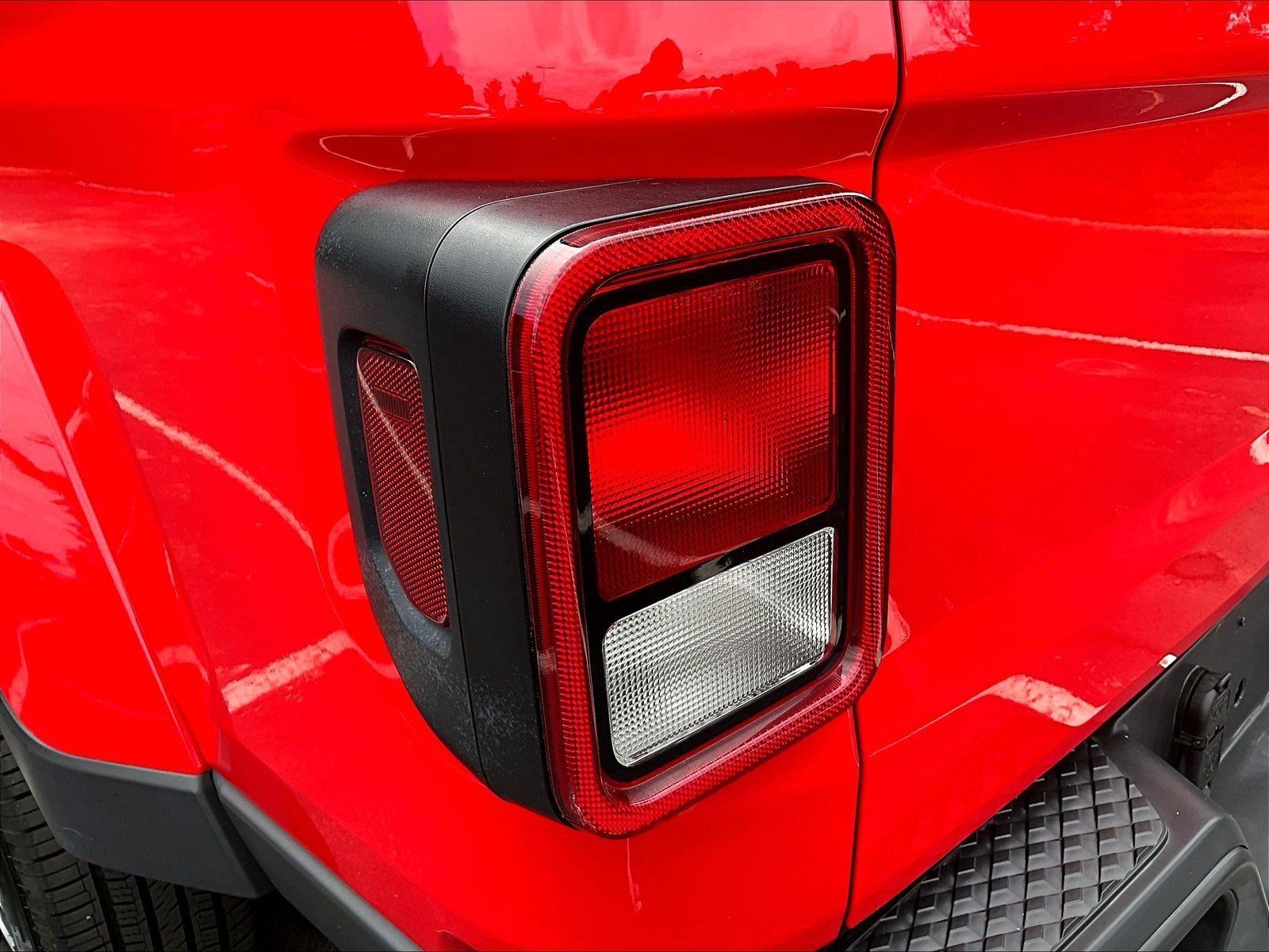 Used 2023 Jeep Gladiator Overland w/ Cold Weather Group AWD/4WD image 24