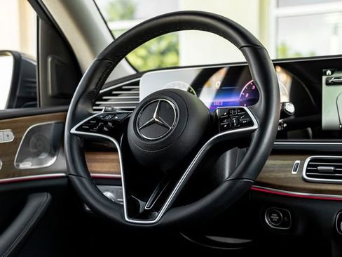 Used 2025 Mercedes-Benz GLE 350 4MATIC image 18