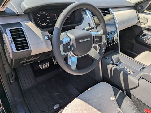 New 2025 Land Rover Discovery Dynamic SE image 7