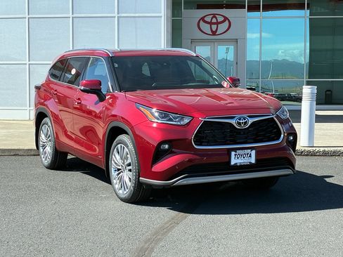 New 2026 Toyota Highlander Platinum image 1