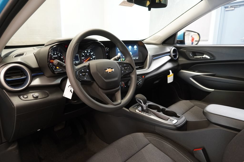 New 2026 Chevrolet Trax LS w/ LS Convenience Package FWD image 5