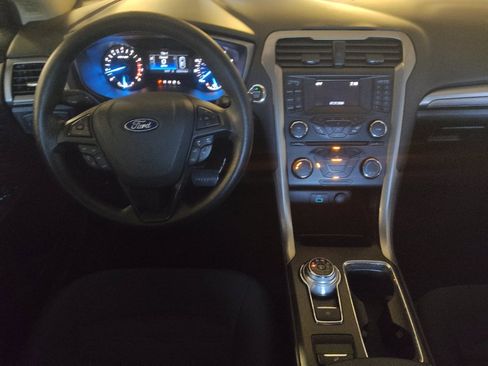 Used 2018 Ford Fusion SE FWD image 22