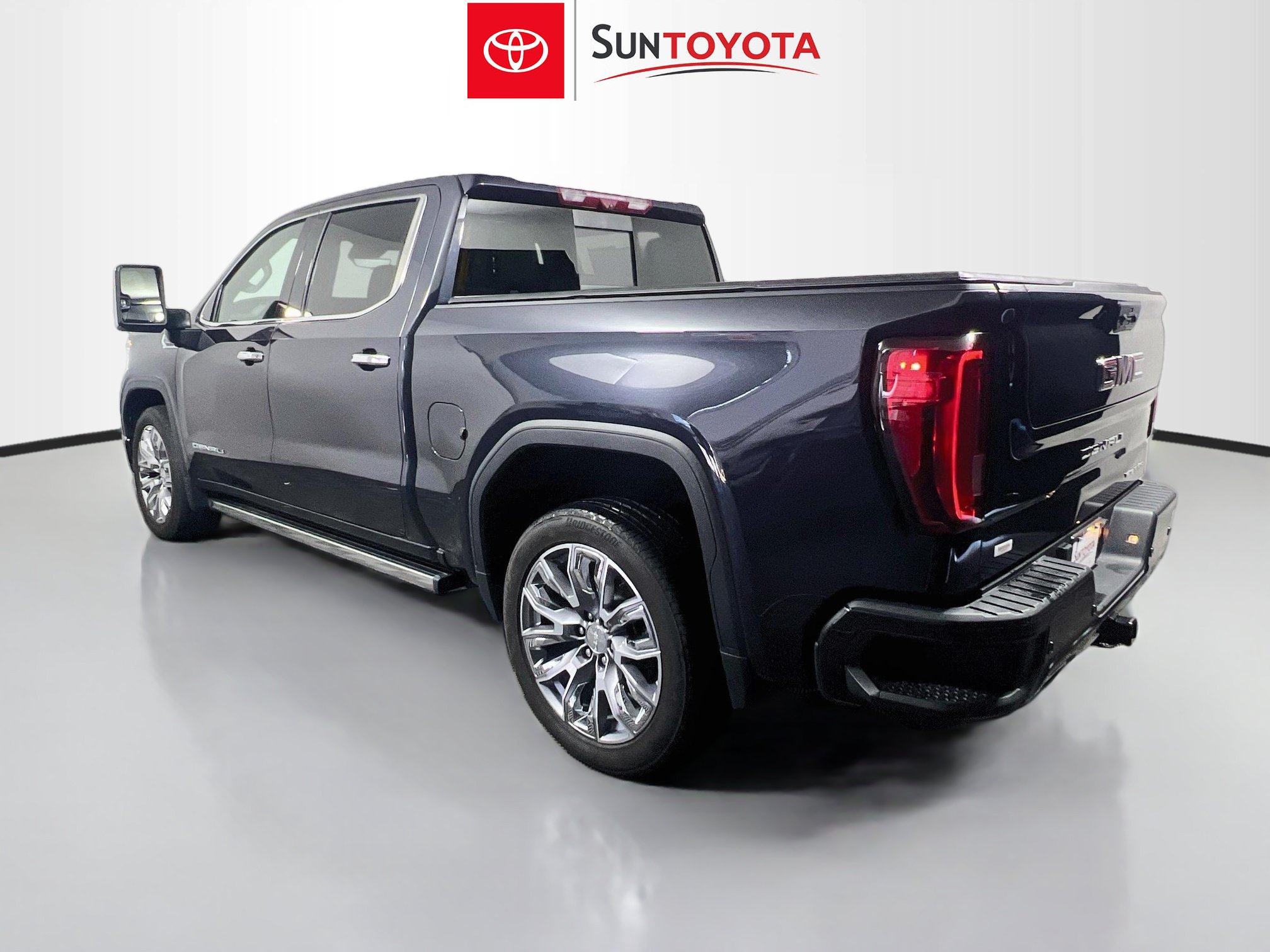 Used 2024 GMC Sierra 1500 Denali w/ Denali Reserve Package AWD/4WD image 6