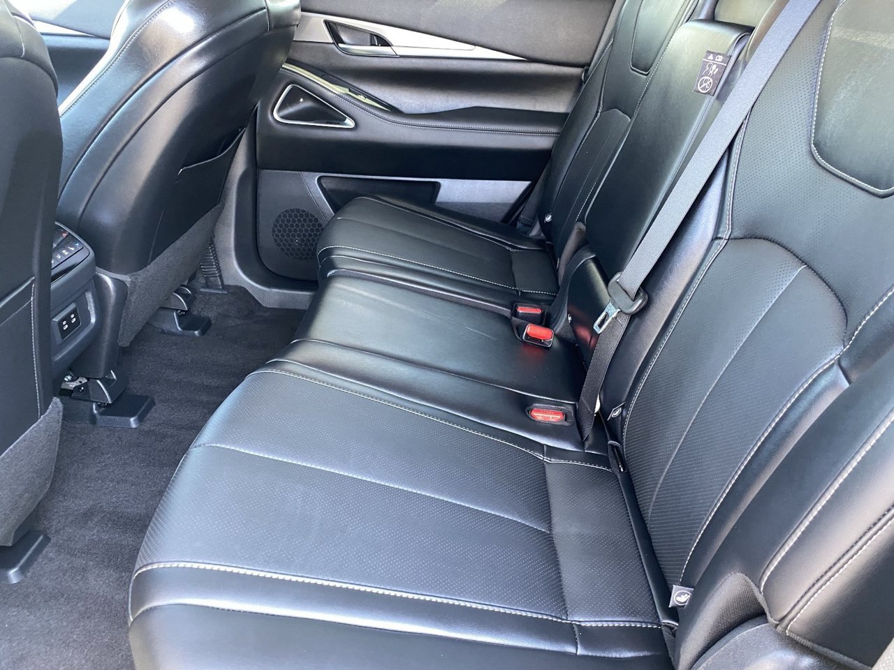 Certified 2027 INFINITI QX60 Luxe w/ Cargo Package FWD image 16