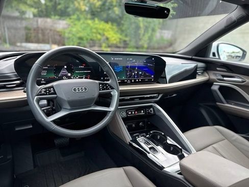 Certified 2025 Audi Q5 Premium Plus w/ Premium Plus AWD/4WD image 15