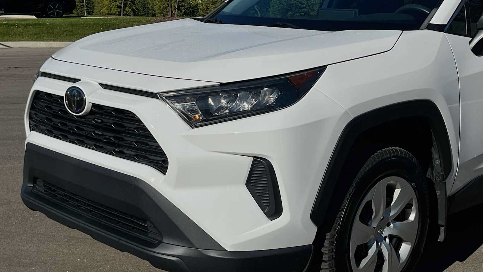 Used 2019 Toyota RAV4 LE FWD image 23