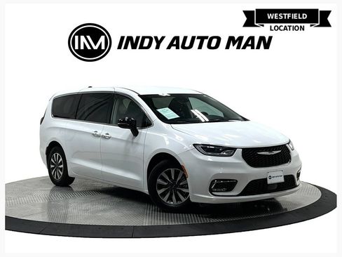 Used 2024 Chrysler Pacifica Limited FWD image 1