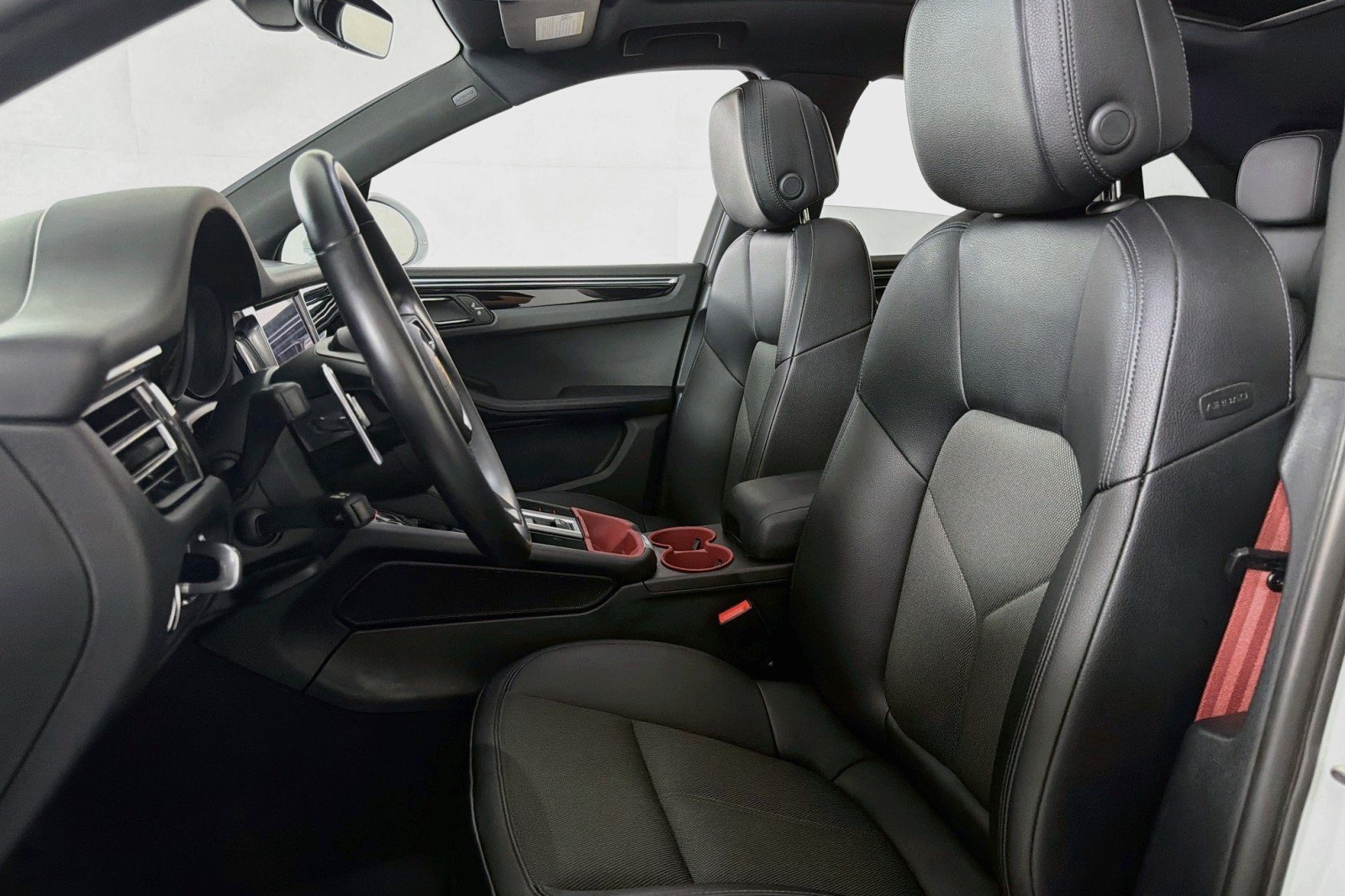 Used 2023 Porsche Macan AWD/4WD image 18