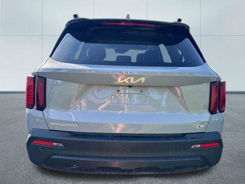 Used 2023 Kia Sorento S w/ Panoramic Sunroof Package AWD/4WD image 3