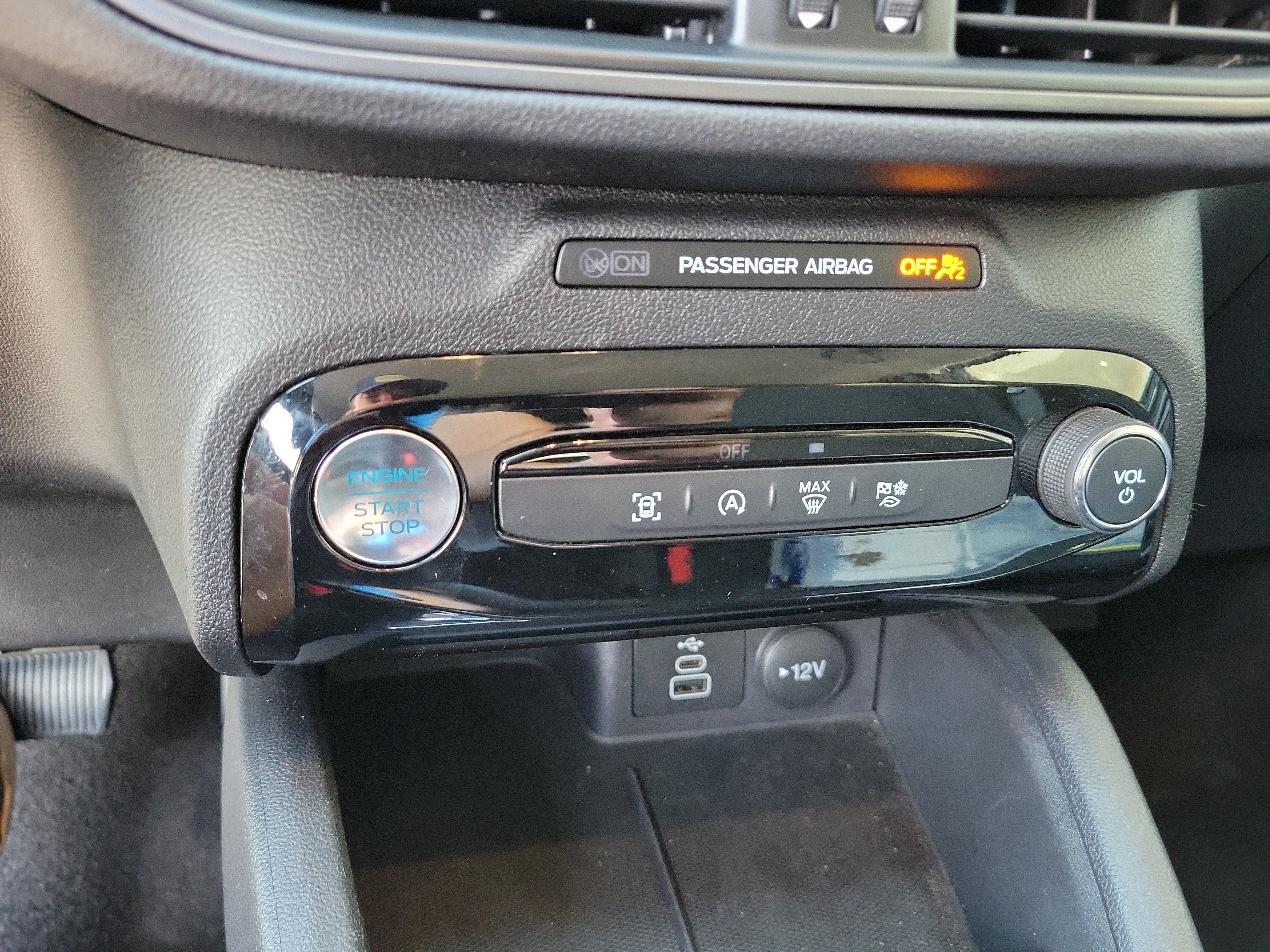 Used 2025 Ford Escape Active w/ Tech Pack #1 FWD image 17