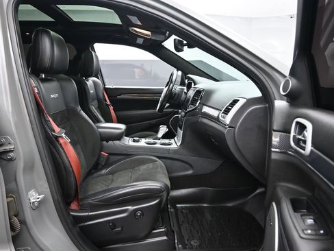 Used 2019 Jeep Grand Cherokee SRT image 30