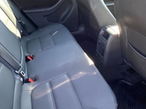 Used 2012 Volkswagen Jetta SE image 4