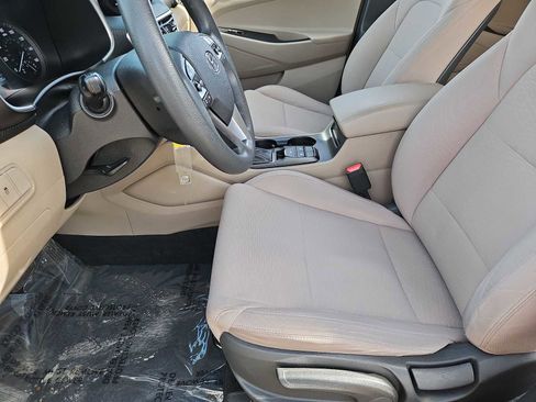 Used 2019 Hyundai Tucson SE image 16