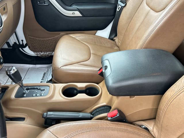 Used 2013 Jeep Wrangler Unlimited Sahara w/ Connectivity Group AWD/4WD image 27
