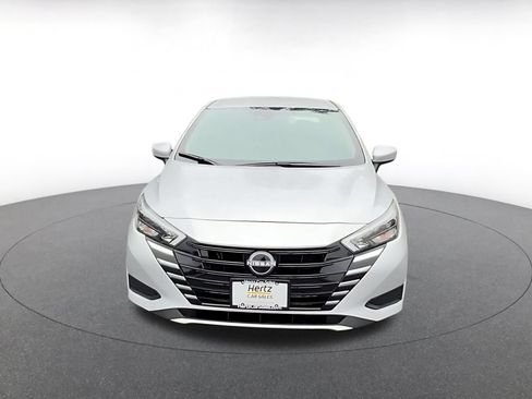 Used 2025 Nissan Versa SV FWD image 4