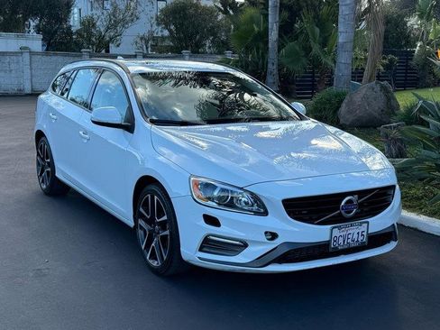 Used 2018 Volvo V60 T5 Dynamic w/ Vision Package image 4