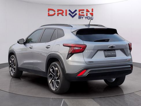Used 2024 Chevrolet Trax RS w/ Sunroof Package image 3