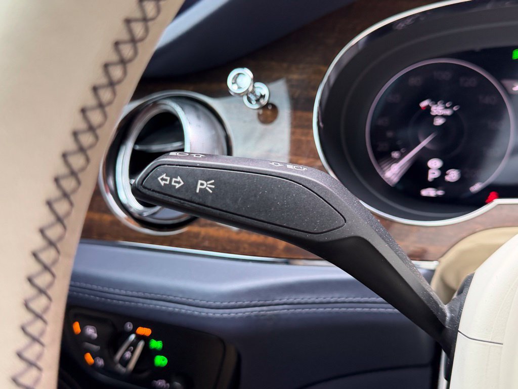 Used 2021 Bentley Bentayga AWD/4WD image 18