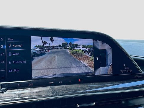 Used 2023 Cadillac Escalade Premium Luxury w/ Performance Package image 15