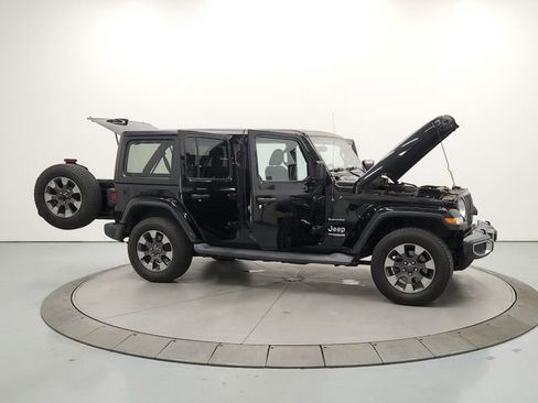 Used 2019 Jeep Wrangler Unlimited Sahara AWD/4WD image 16
