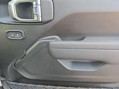 New 2025 Jeep Gladiator Sport image 38