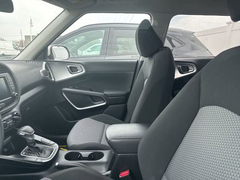 Used 2022 Kia Soul LX image 27