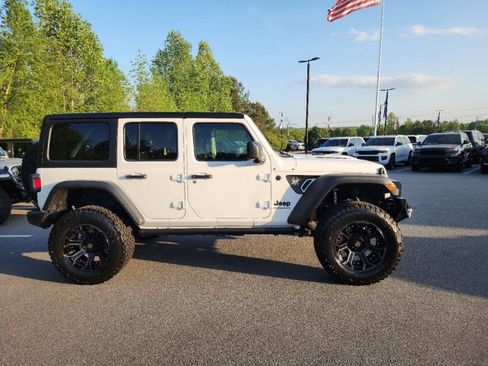 Used 2024 Jeep Wrangler Unlimited Sport AWD/4WD image 2